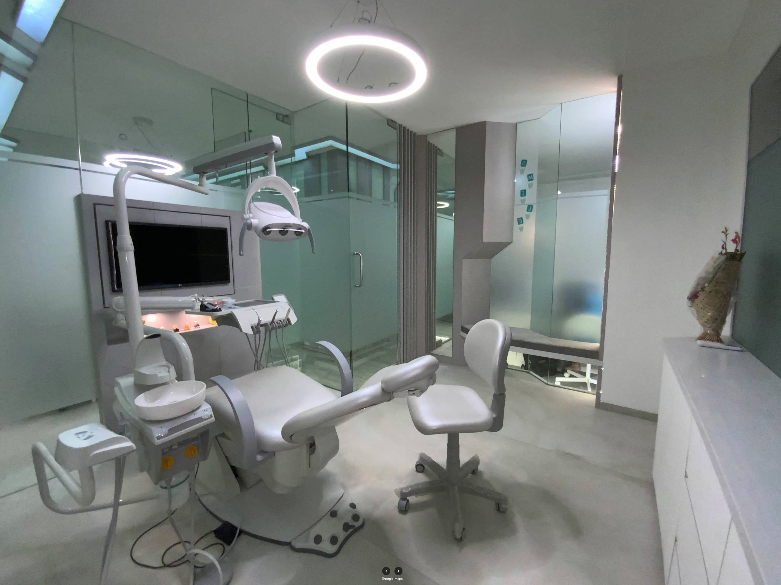 Sterile Operatory Chair & Overhead Light